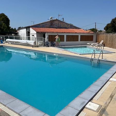 Mobil Home à Meschers au camping l'Escale proche de Royan Esterno foto