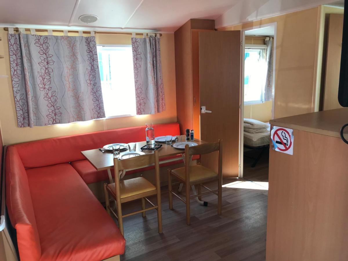 Mobil Home à Meschers au camping l'Escale proche de Royan Esterno foto
